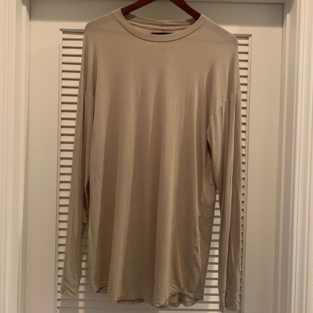Represent long sleeve tshirt